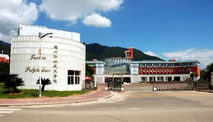 学院校门